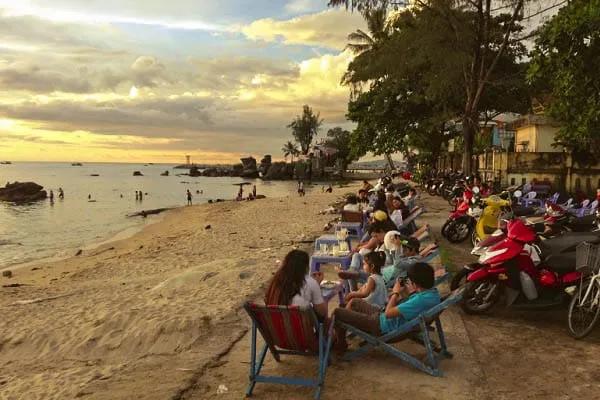 dinh cau beach