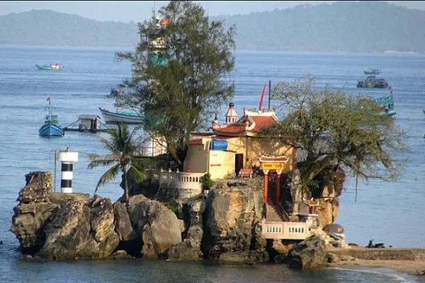 dinh cau temple